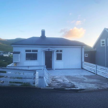 Ferienwohnung Cosy House Near Airport Sørvágur Exterior foto