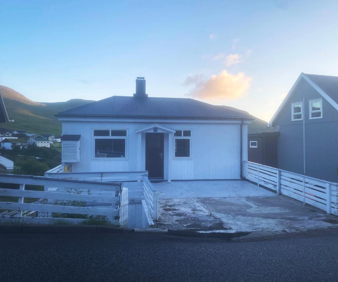 Ferienwohnung Cosy House Near Airport Sørvágur Exterior foto